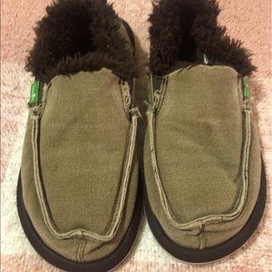 Boys like New sanuk slipper shoes Sz 3